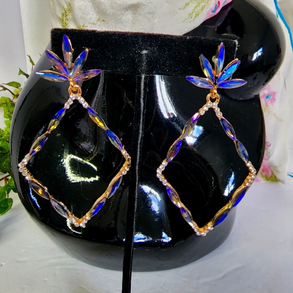 Gold Purple Iridescent Diamond Shape Statement Earrings - Picture 3 of 5